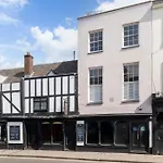 Lovely 2-Bed Town Centre Duplex Apartment