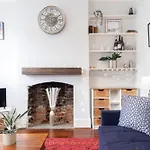 Lovely 2-Bed Town Centre Duplex Apartment