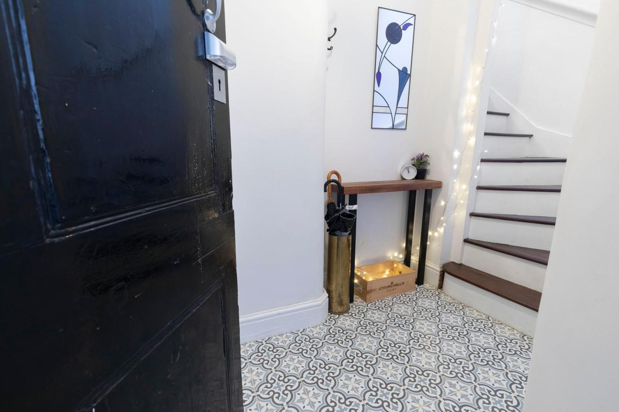 Lovely 2-bed Town Centre Duplex * Cheltenham